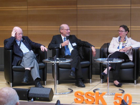 50 Jahre SSK: Die Vorsitzende der SSK im Gespräch mit ehemaligen Vorsitzenden Der Vorsitzende der SSK im Gespräch mit den ehemaligen Vorsitzende